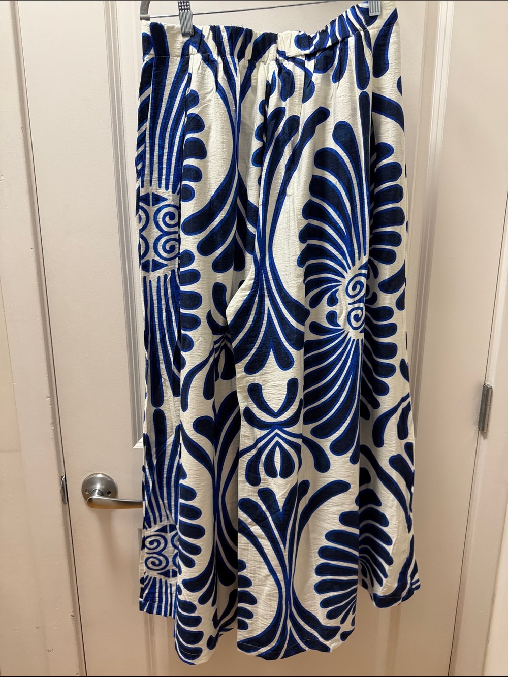 Umgee White Pants with Bold Navy Blue Floral Swirl - Picture 3 of 3